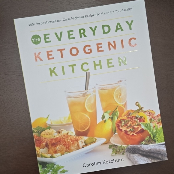 EVERYDAY KETOGENIC KITCHEN Softcover Cookbook Carolyn Ketchum Low Carb Health - Picture 1 of 5